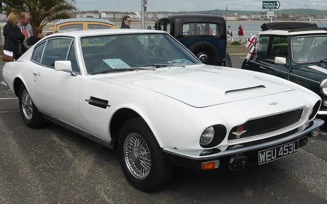 Aston Martin Vantage fotoğraf