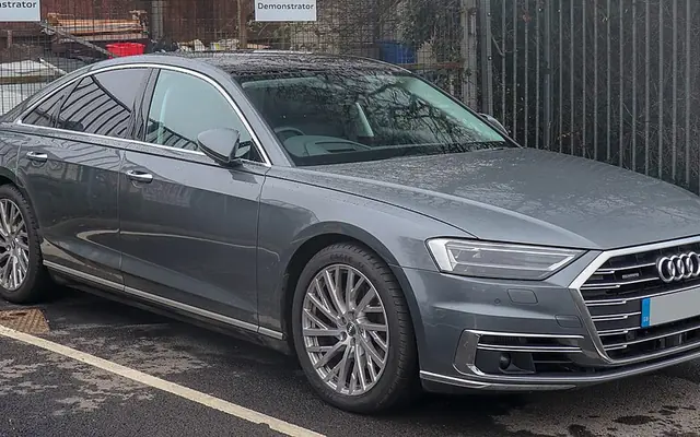 Audi A8 fotoğraf