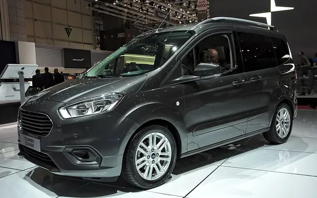 Ford Transit Courier fotoğraf