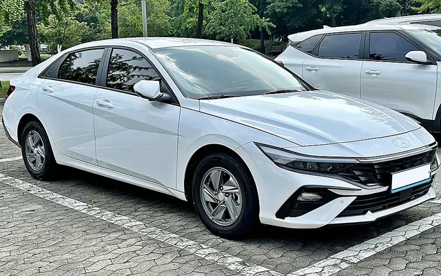 Hyundai Elantra fotoğraf