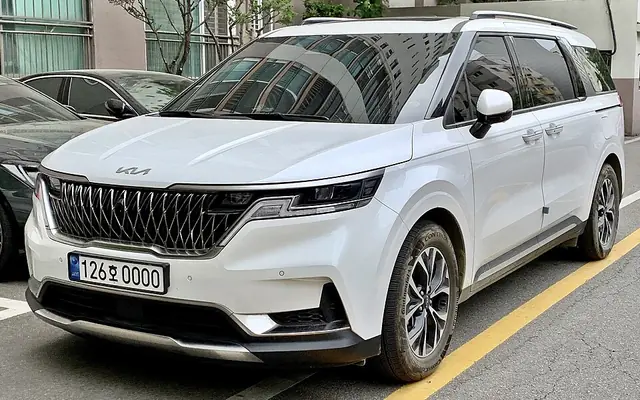 Kia Carnival fotoğraf