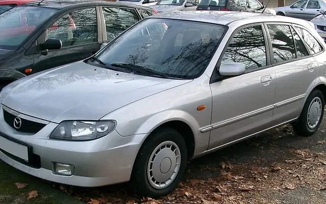 Mazda 323 fotoğraf