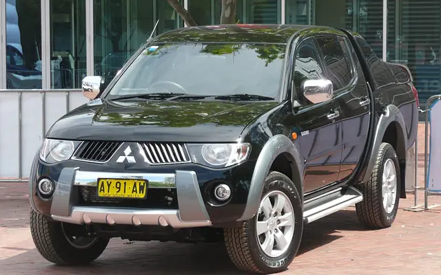 Mitsubishi L200 fotoğraf