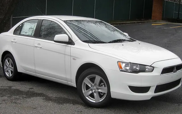 Mitsubishi Lancer fotoğraf