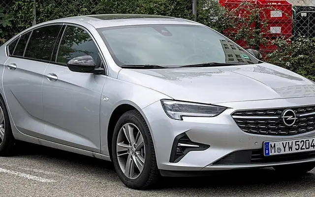 Opel Insignia fotoğraf