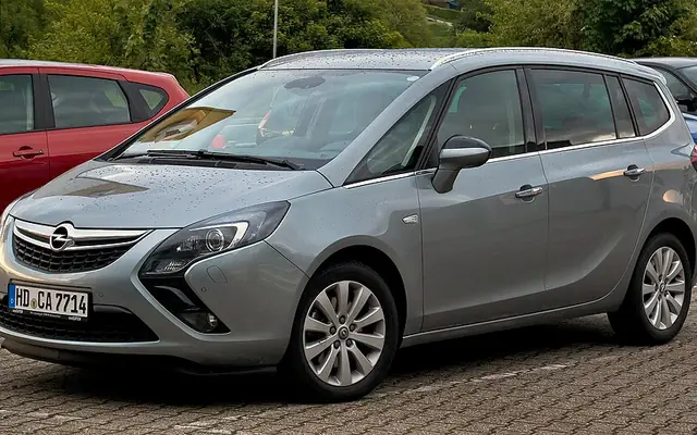 Opel Zafira fotoğraf