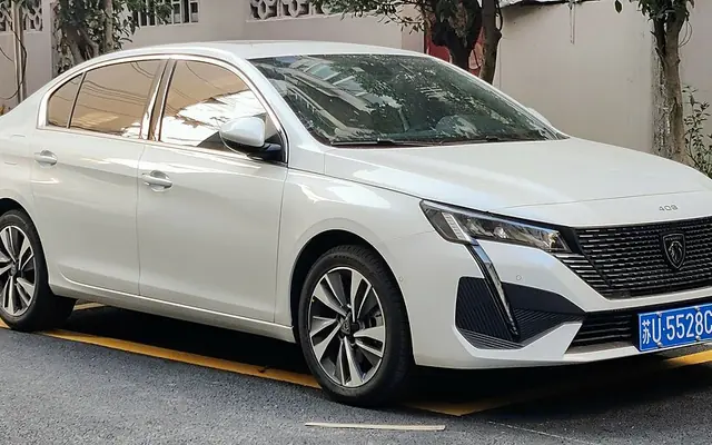 Peugeot 408 fotoğraf