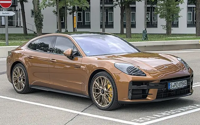 Porsche Panamera fotoğraf