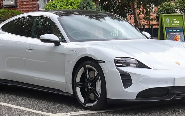 Porsche Taycan fotoğraf