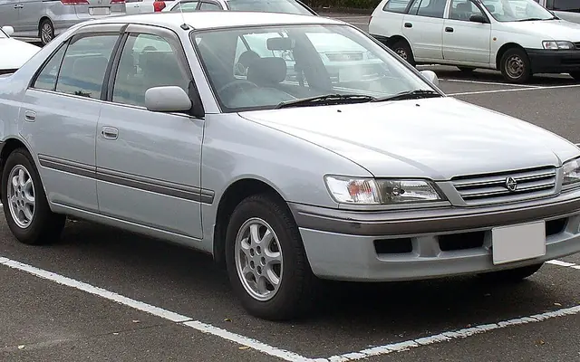 Toyota Corona fotoğraf